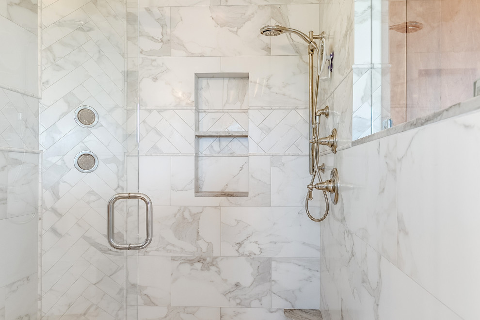Bathroom - transitional bathroom idea