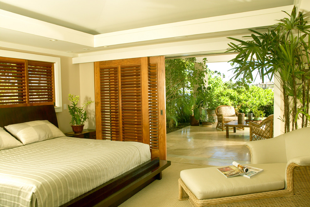 Tropical bedroom in Hawaii.
