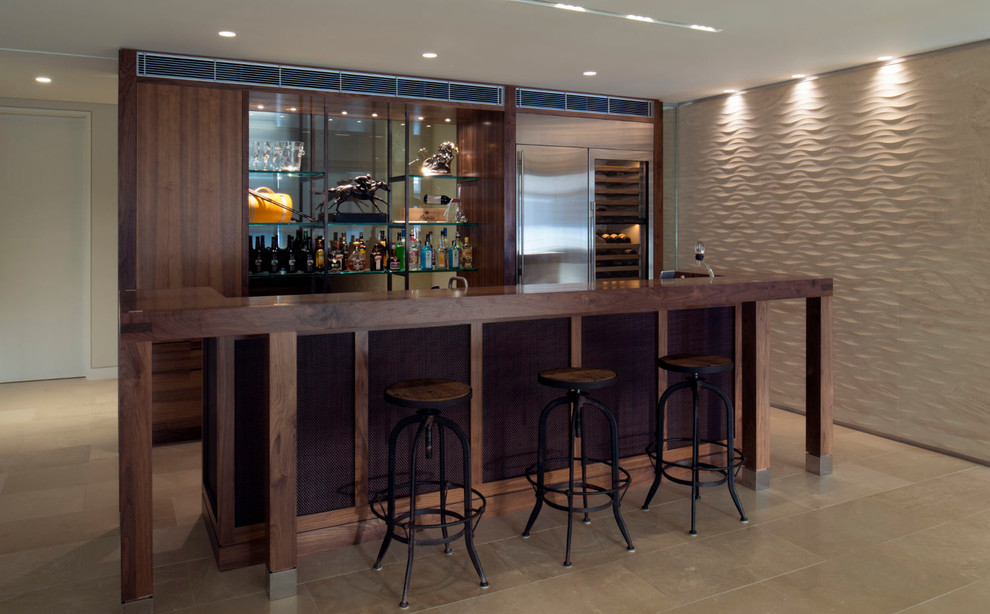This is an example of a modern home bar in Venice.