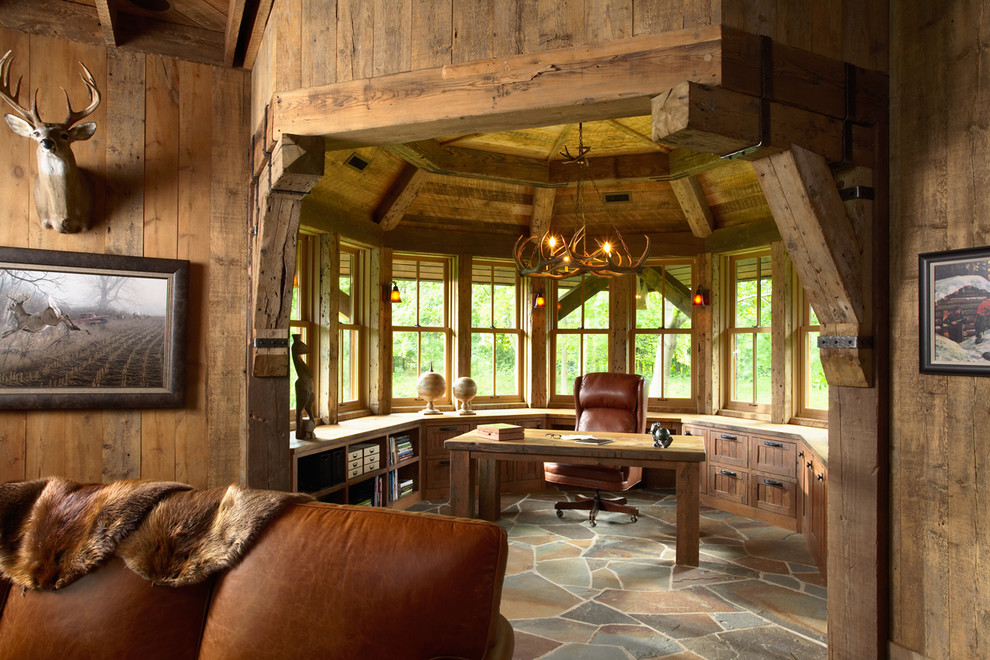 Country home office in Minneapolis with a freestanding desk.