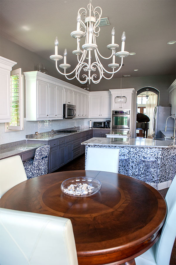 Home design - transitional home design idea in Dallas