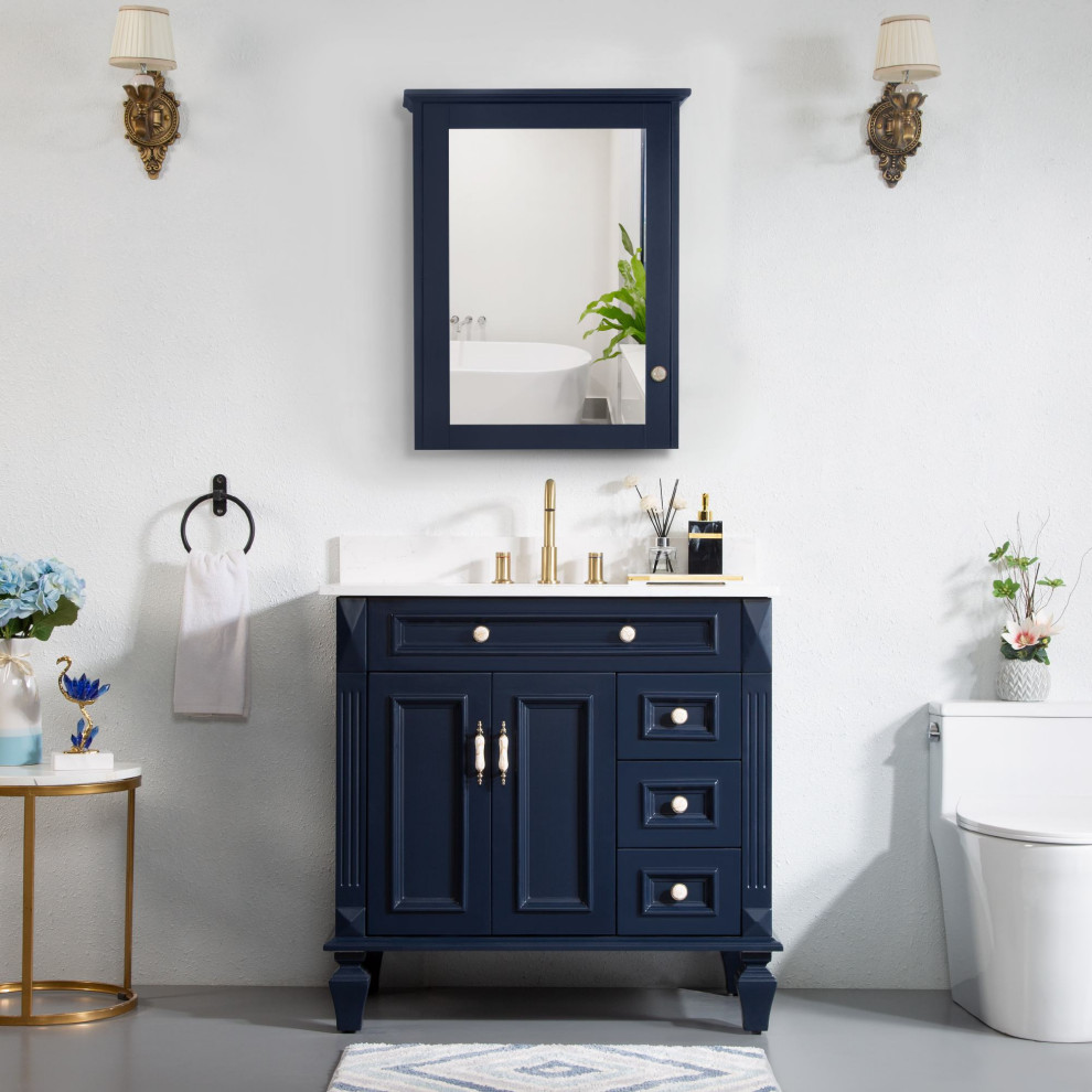 Mittelgroßes Mid-Century Badezimmer mit Schrankfronten mit vertiefter Füllung, Marmor-Waschbecken/Waschtisch, weißer Waschtischplatte, Einzelwaschbecken, freistehendem Waschtisch und blauen Schränken