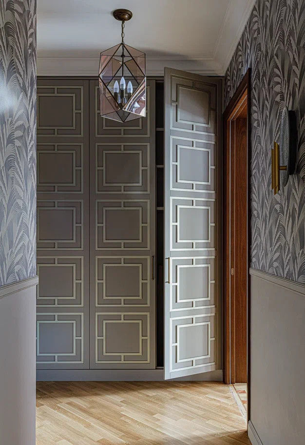 Эффектная квартира с обилием орнаментов для творческой личности