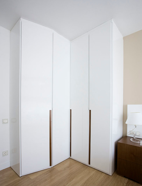 REFORMA  EN BLANCO Y MADERA klassisch-modern-ankleidezimmer