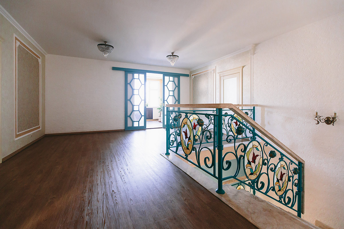 Реализация:Классика с нотками востока в бирюзе