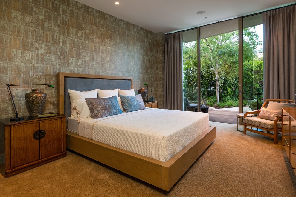 This is an example of a mid-sized contemporary guest bedroom in Los Angeles with green walls and carpet.
