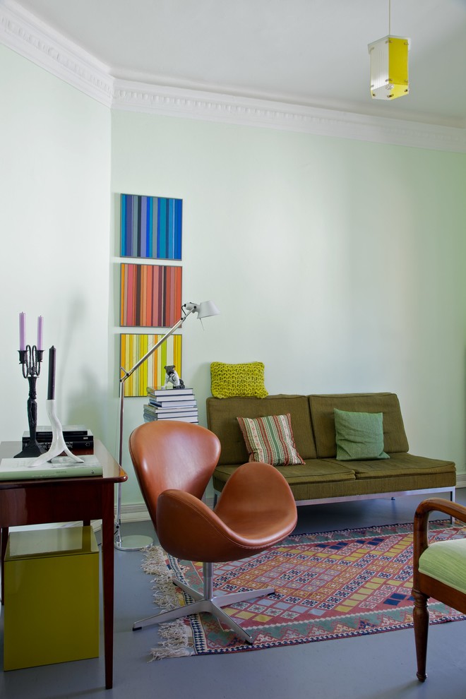 Mittelgroßes Stilmix Wohnzimmer mit grüner Wandfarbe in Bremen