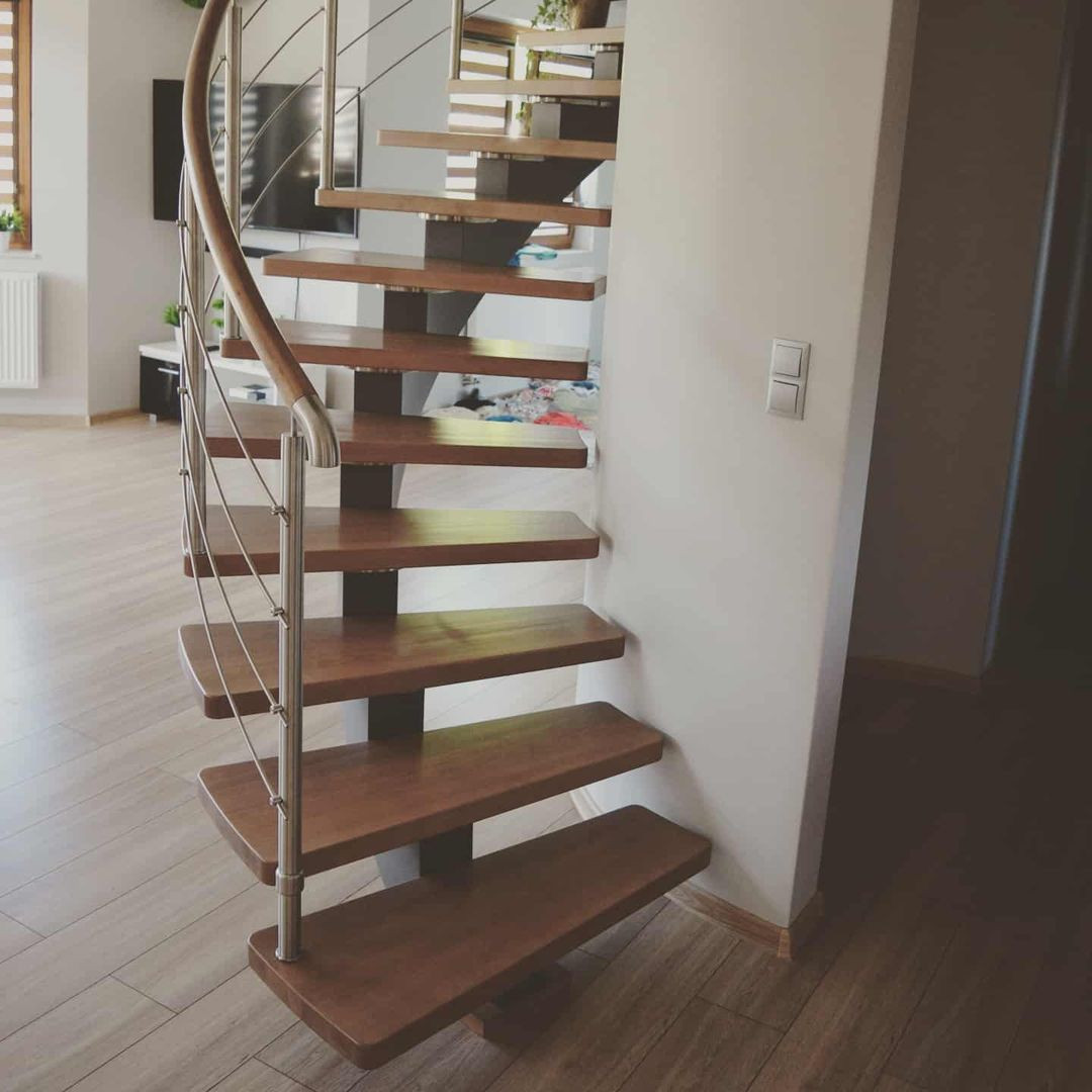 Винтовая лестница на центральном косоуре