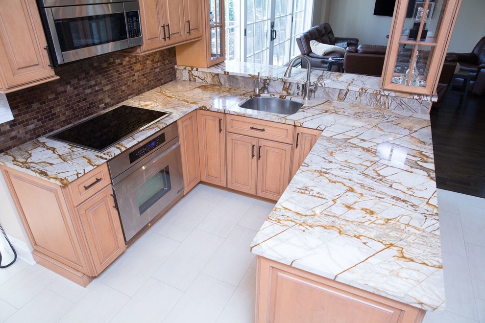 Kitchen - kitchen idea in Chicago