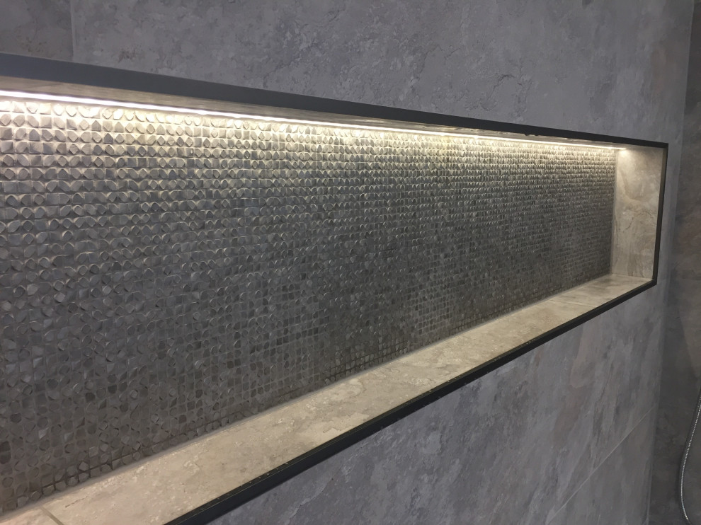 Feature tile with lighting