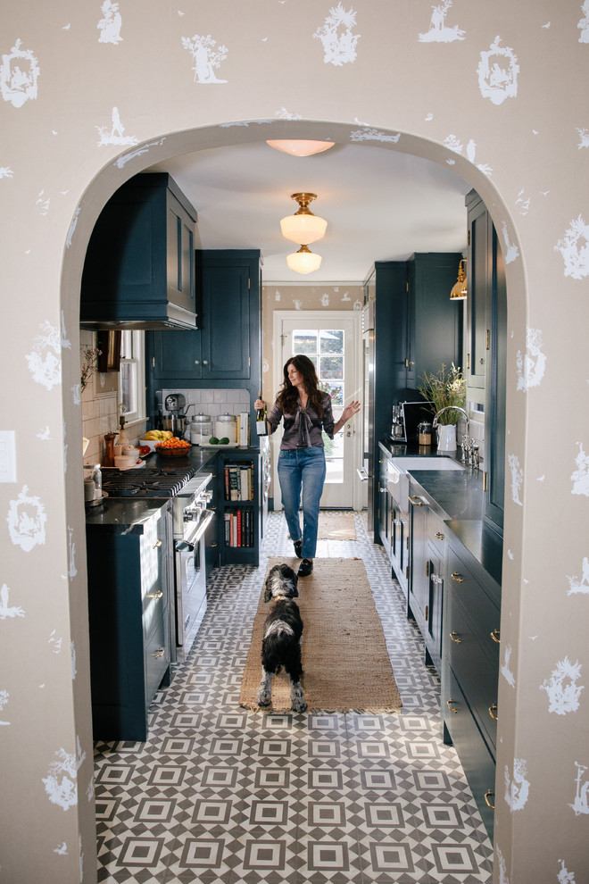 Inspiration for a transitional home design remodel in Los Angeles