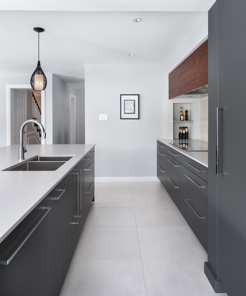 Example of a trendy kitchen design in Ottawa