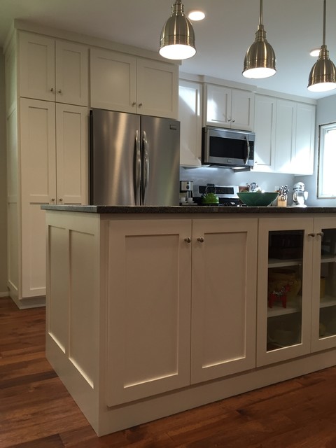 White Enamel Shaker Style Kitchen With Hanstone Quartz Countertops