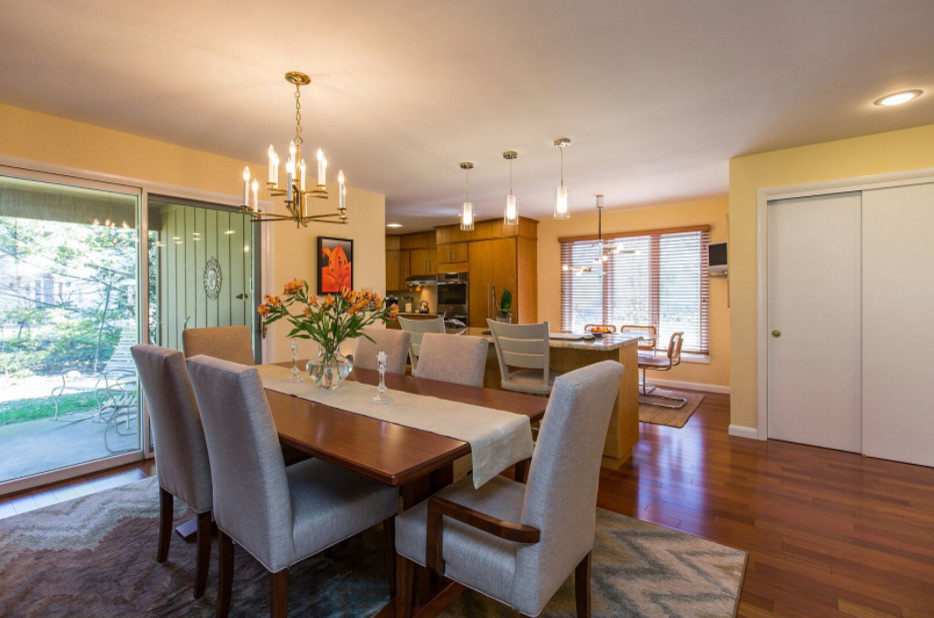 Dining room - transitional dining room idea