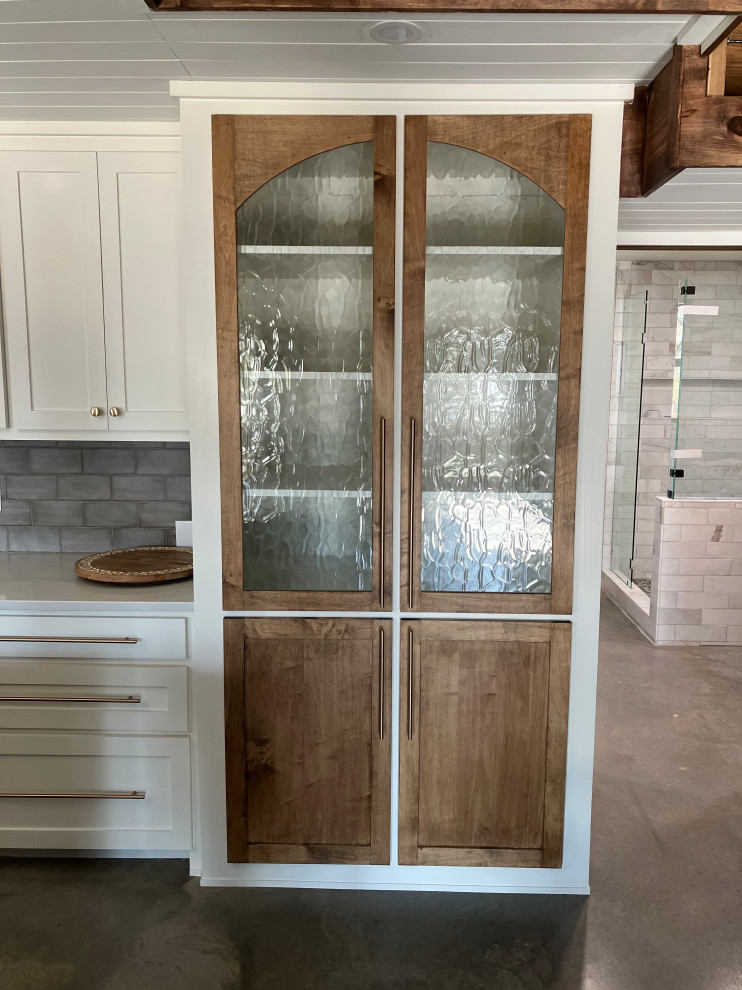 Kitchen cabinet with rain glass