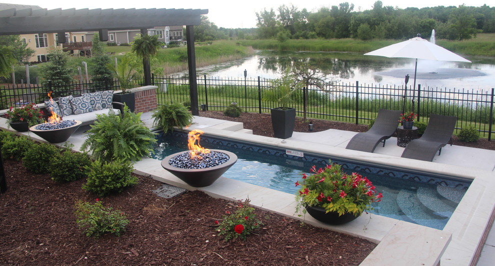 Small traditional side yard patio in Milwaukee with a fire feature and concrete slab.