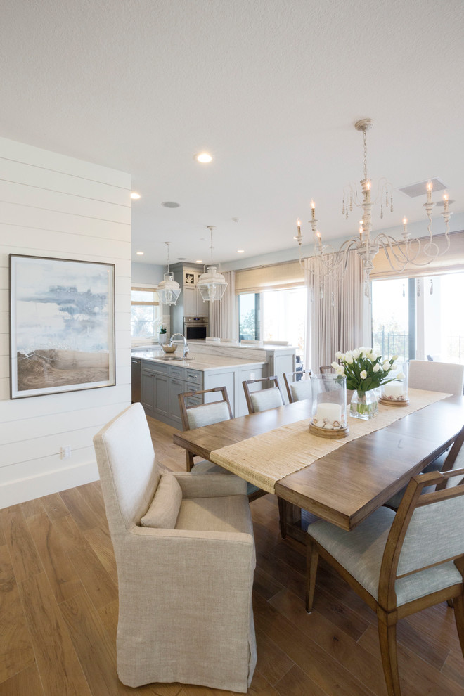 Dining room - transitional dining room idea in Orlando