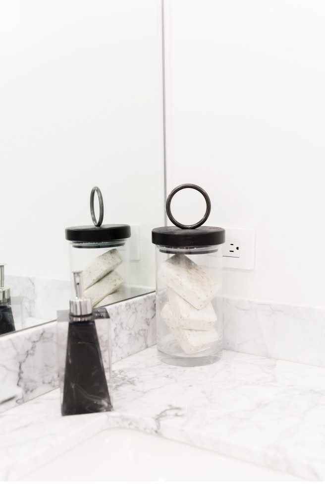 Example of a transitional bathroom design in Phoenix
