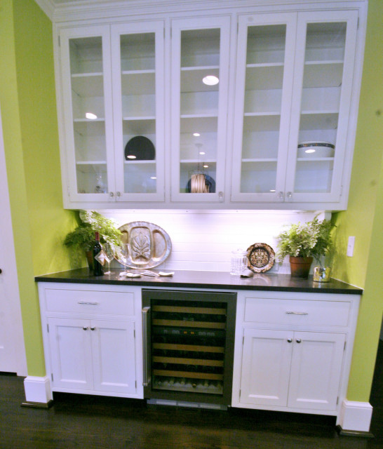 Bright & Open Kitchen classique-chic-cuisine