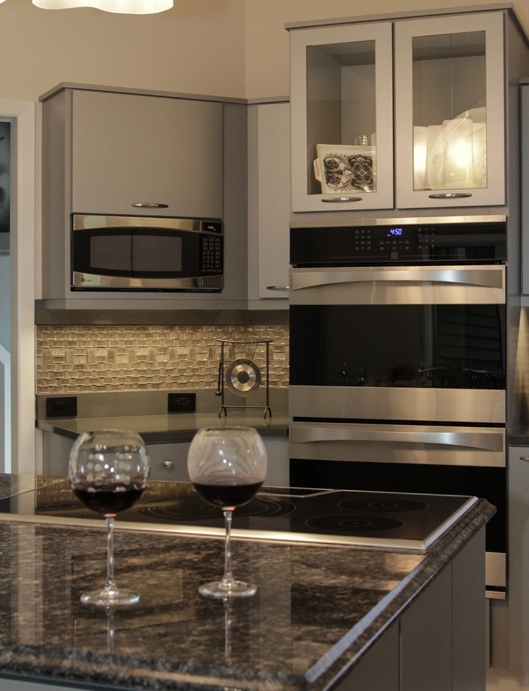 This is an example of a modern kitchen in Cleveland.