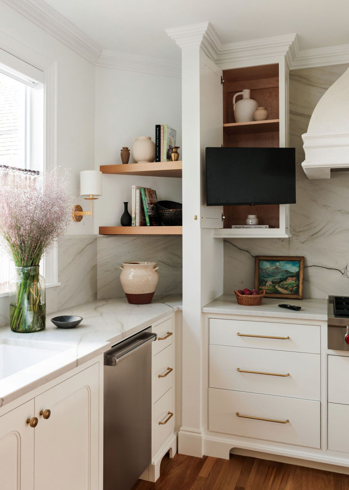 Kitchen - traditional kitchen idea in Other