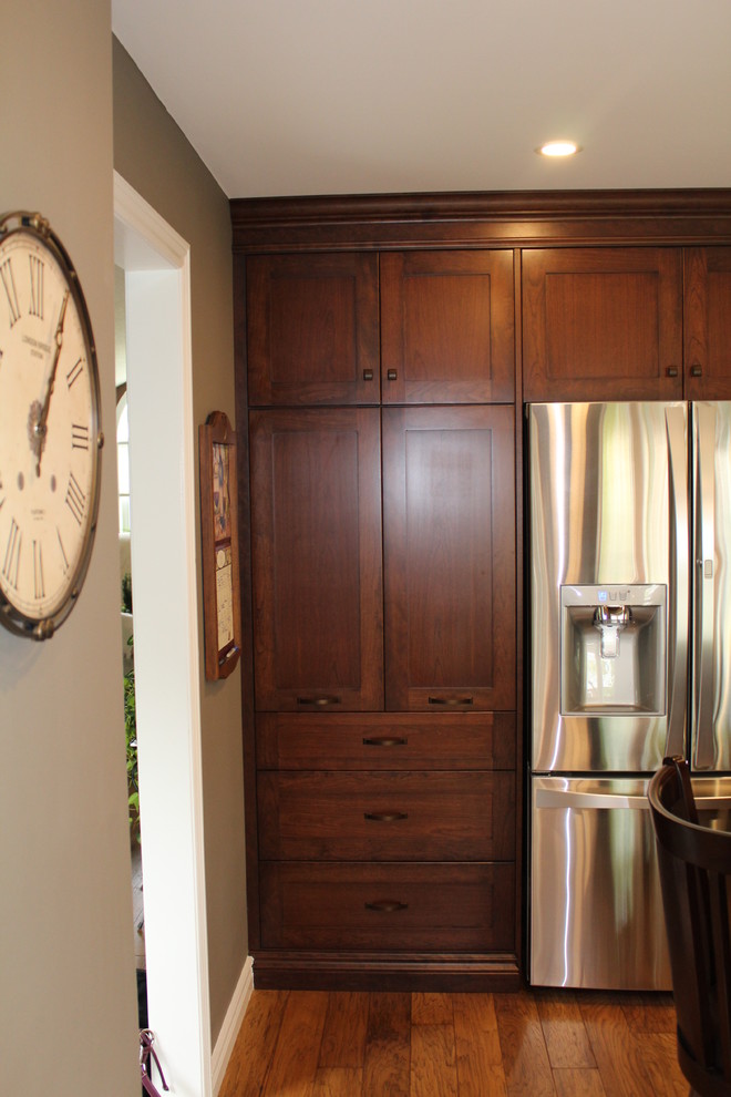 Inspiration for a transitional home design remodel in Toronto