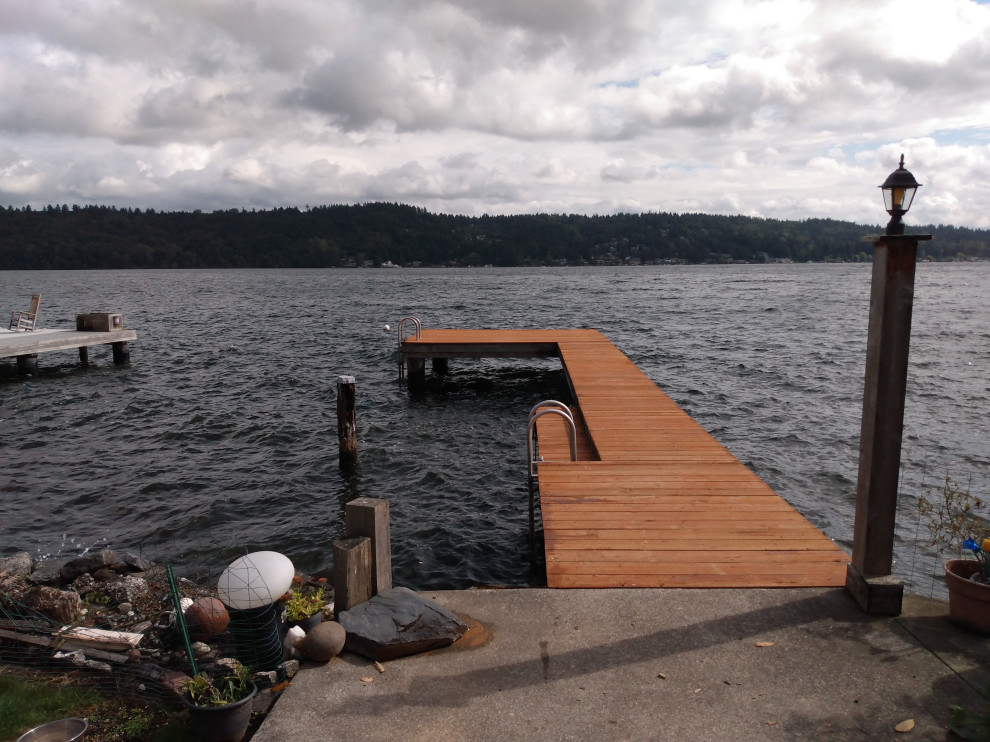 Deck - rustic deck idea in Seattle