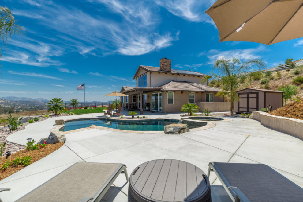 Transitional pool photo in San Diego