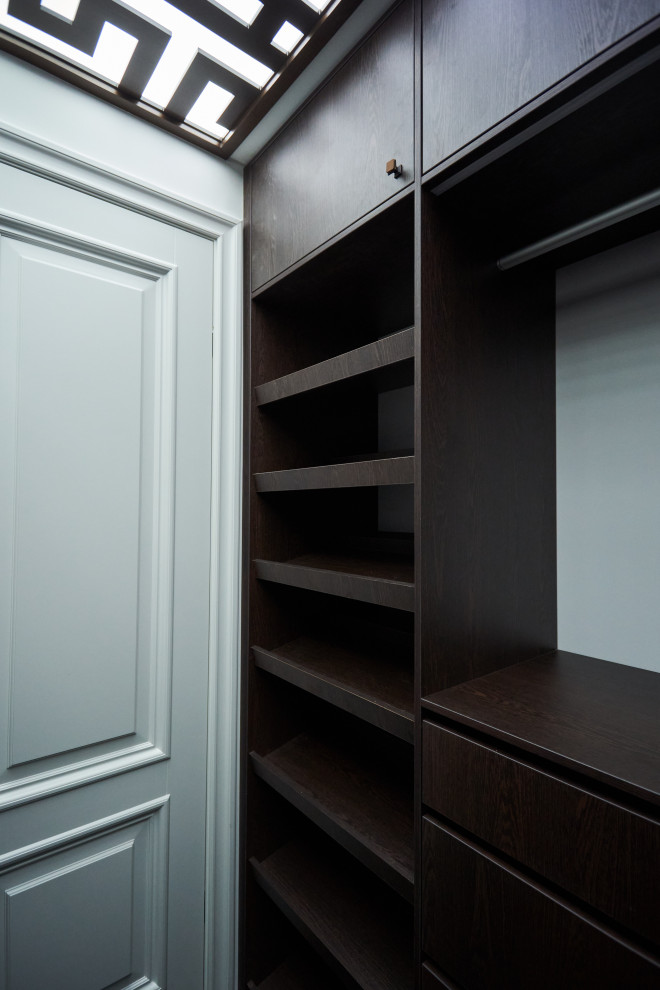 Transitional storage and wardrobe in Moscow.