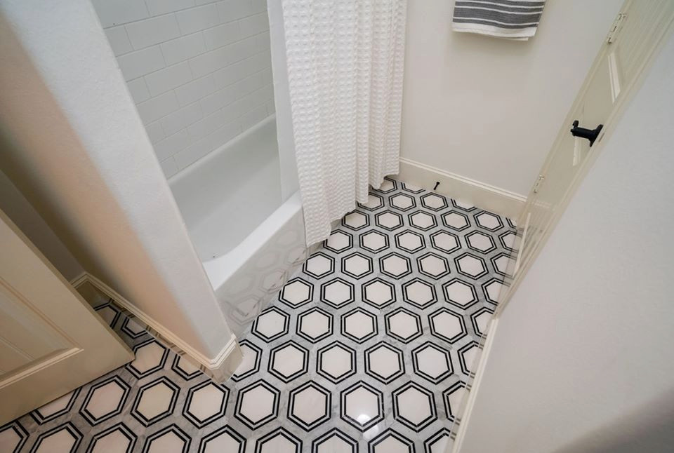 Transitional home design photo in Houston