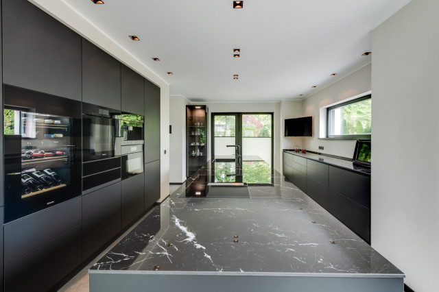 Moderne Technik von K&uuml;chenger&auml;ten bis zu Multimedia modern-kitchen