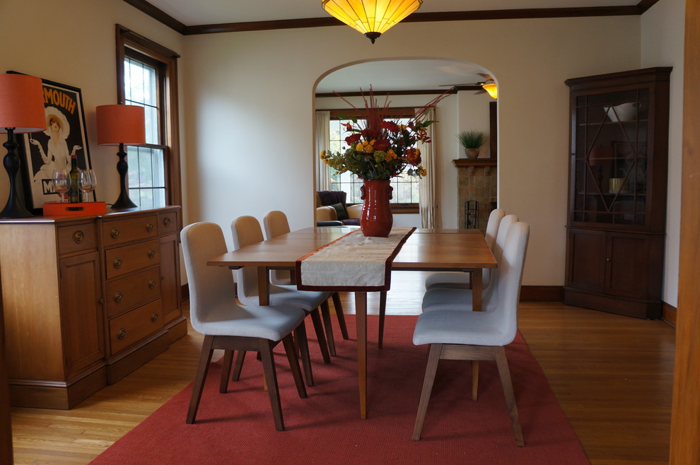 This is an example of an eclectic dining room in Columbus.