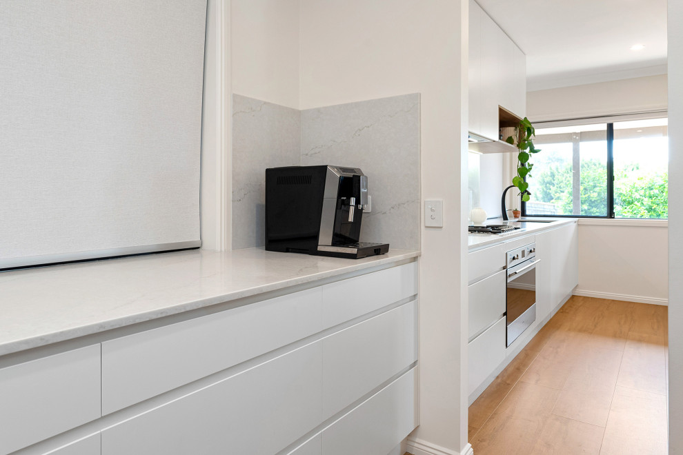 Design ideas for a contemporary kitchen in Brisbane.