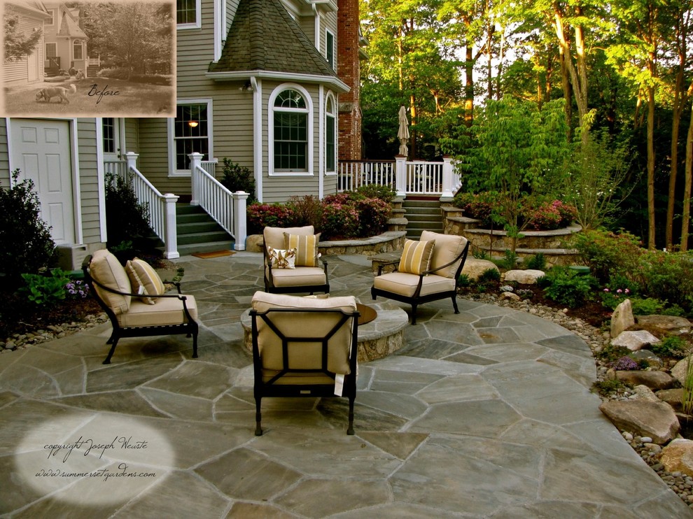 Design ideas for a traditional patio in Newark.