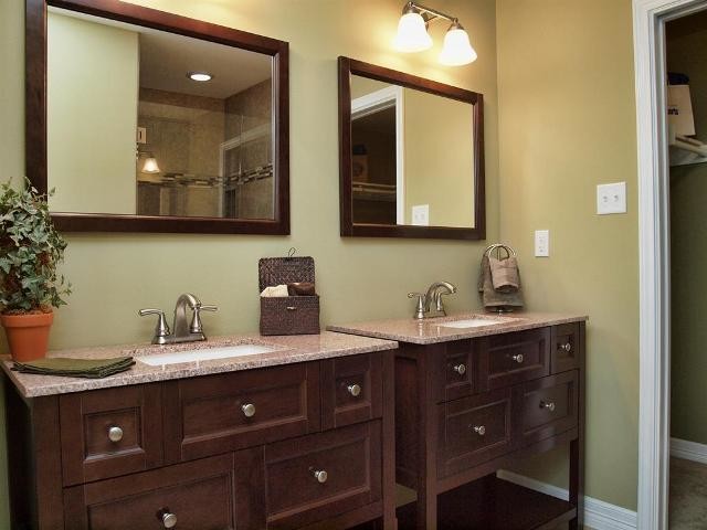 Example of a minimalist bathroom design in Austin