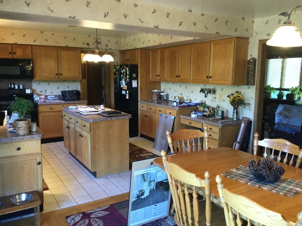 Inspiration for a transitional home design remodel in Detroit