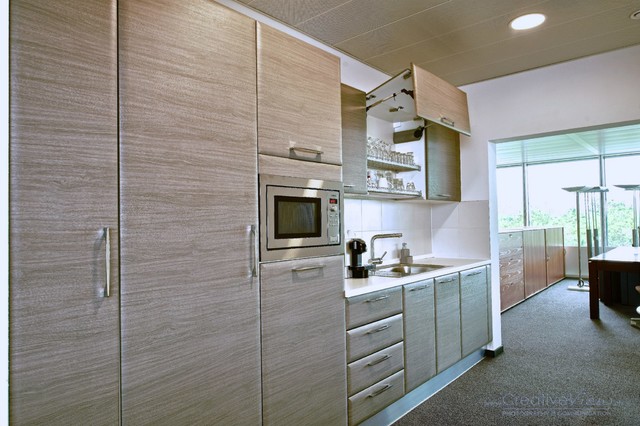 Office Kitchen minimalistisch-kueche