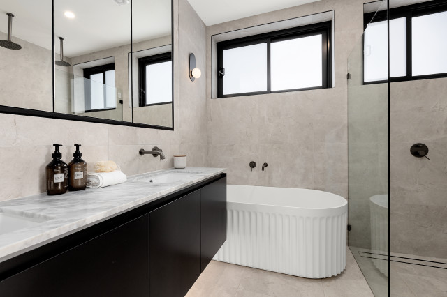 Ray Road, Epping modern-badrum