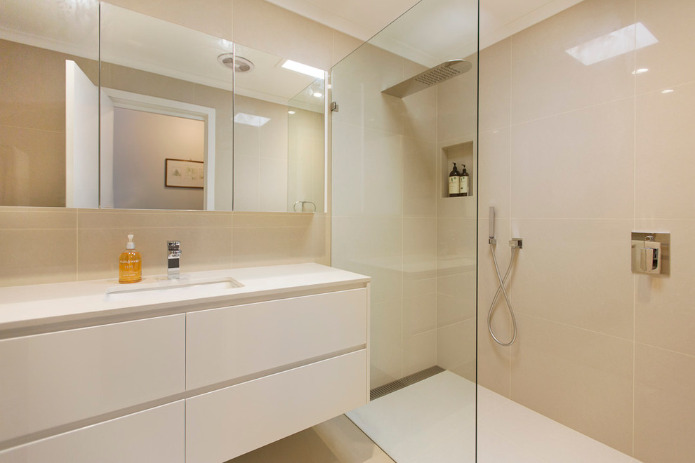 Contemporary bathroom in Melbourne.