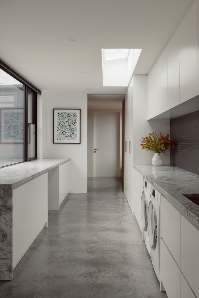 Photo of a contemporary laundry room in Geelong.