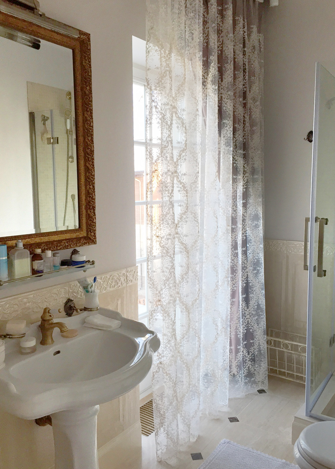 Recreating the Interior of the Chekhov’s Period in a Suburban Residence