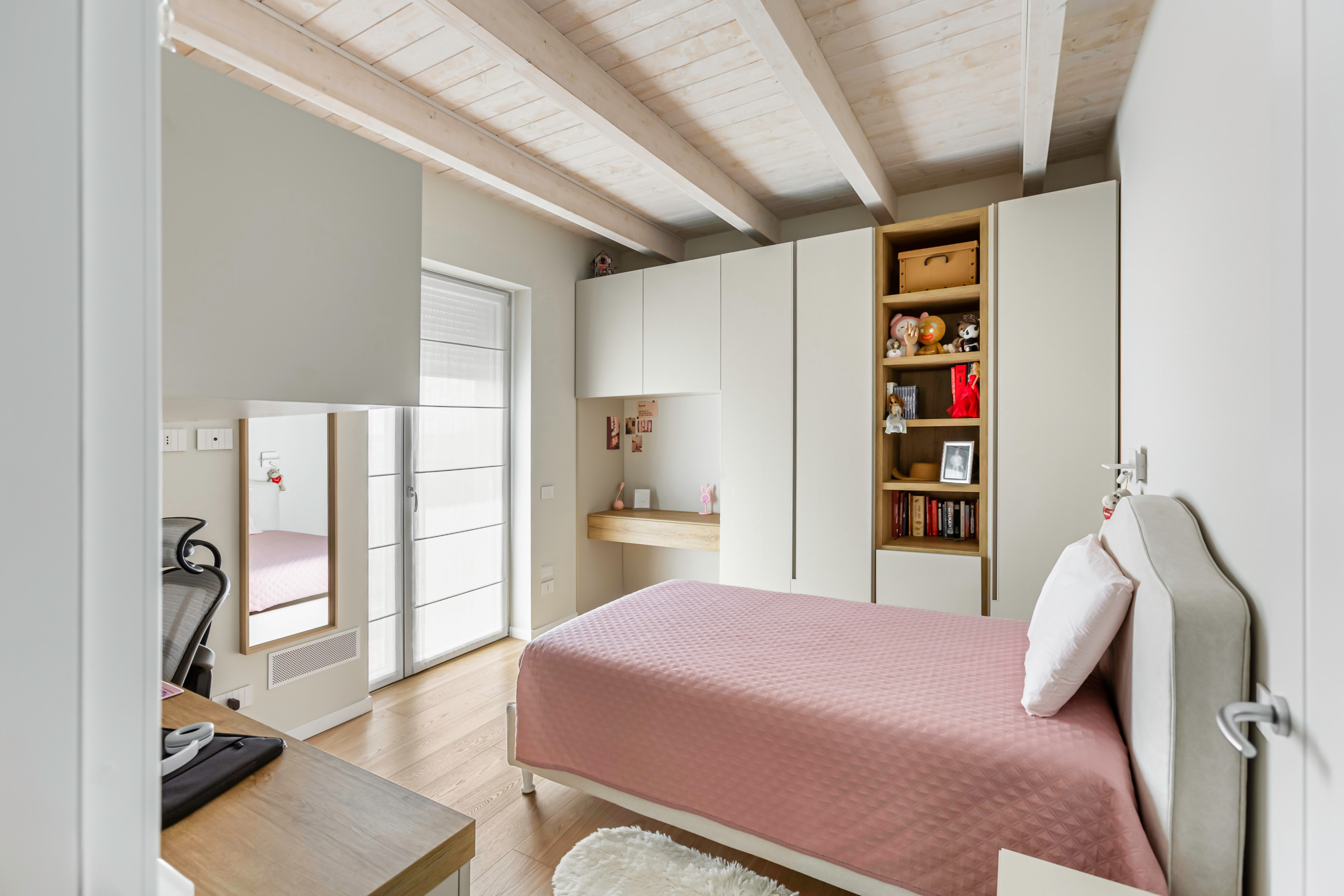Attico con terrazzo, 140 mq - Solaro (mi)