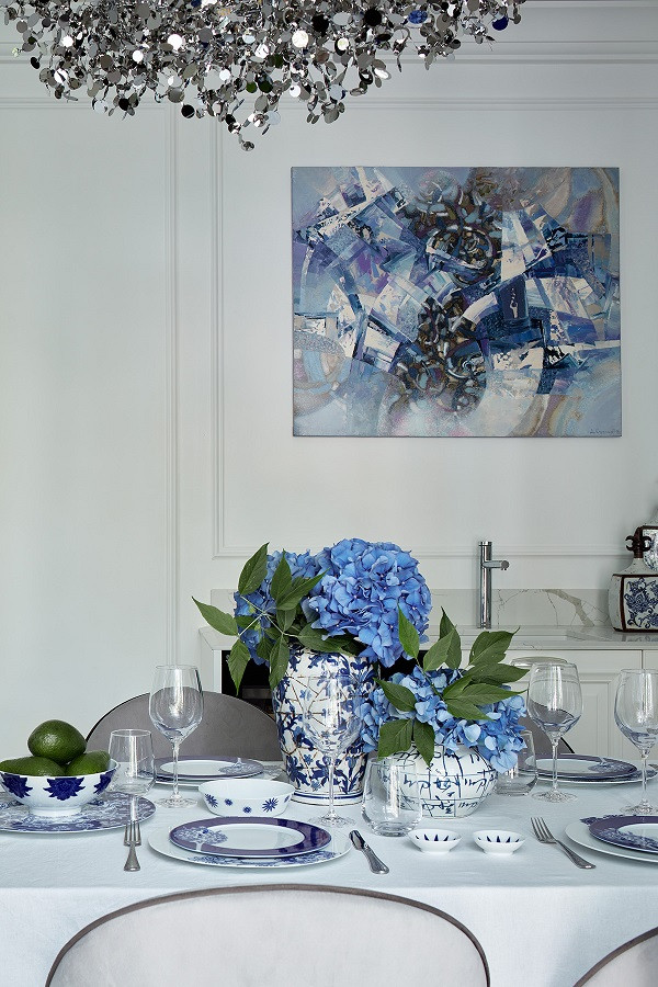 Картины и сервировка