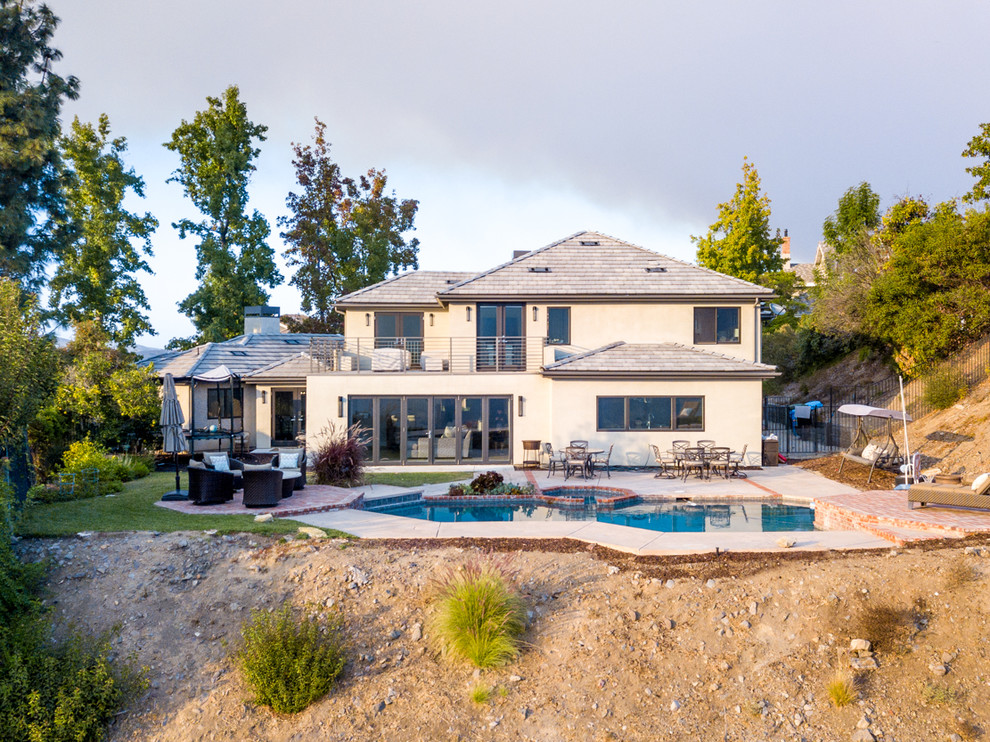 Inspiration for a huge transitional backyard pool remodel in Los Angeles