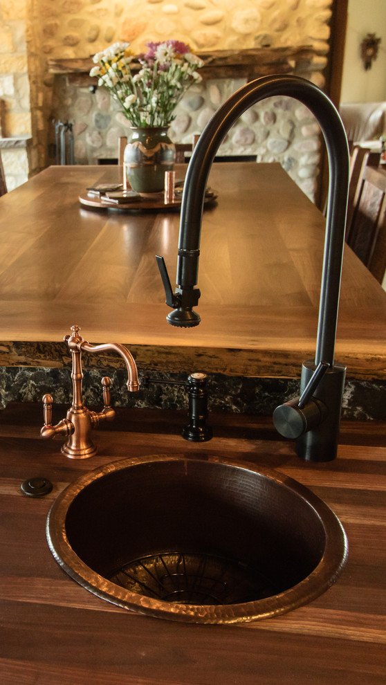 Inspiration for a rustic home design remodel in Milwaukee