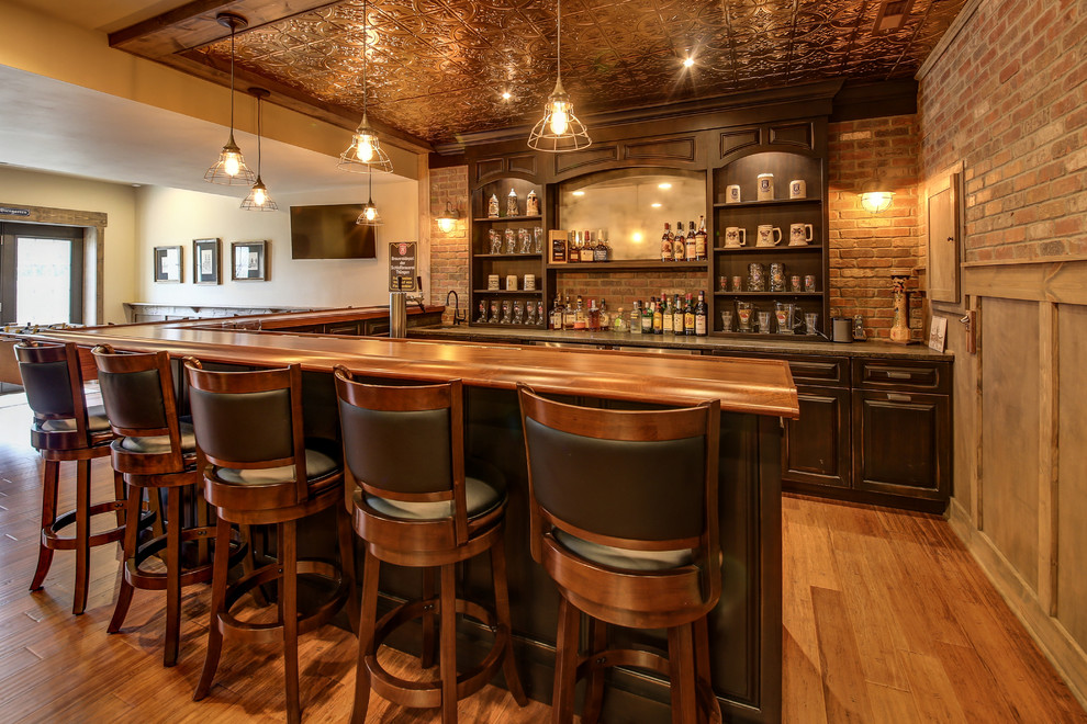 Photo of a mid-sized traditional home bar in Dallas with medium hardwood floors and brown floor.