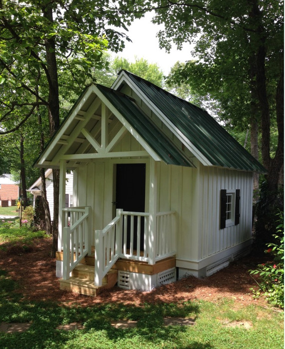 This is an example of a mid-sized country detached granny flat in Charlotte.