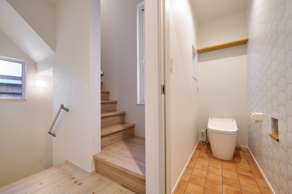 他の地域にあるトラディショナルスタイルのおしゃれなトイレ・洗面所の写真