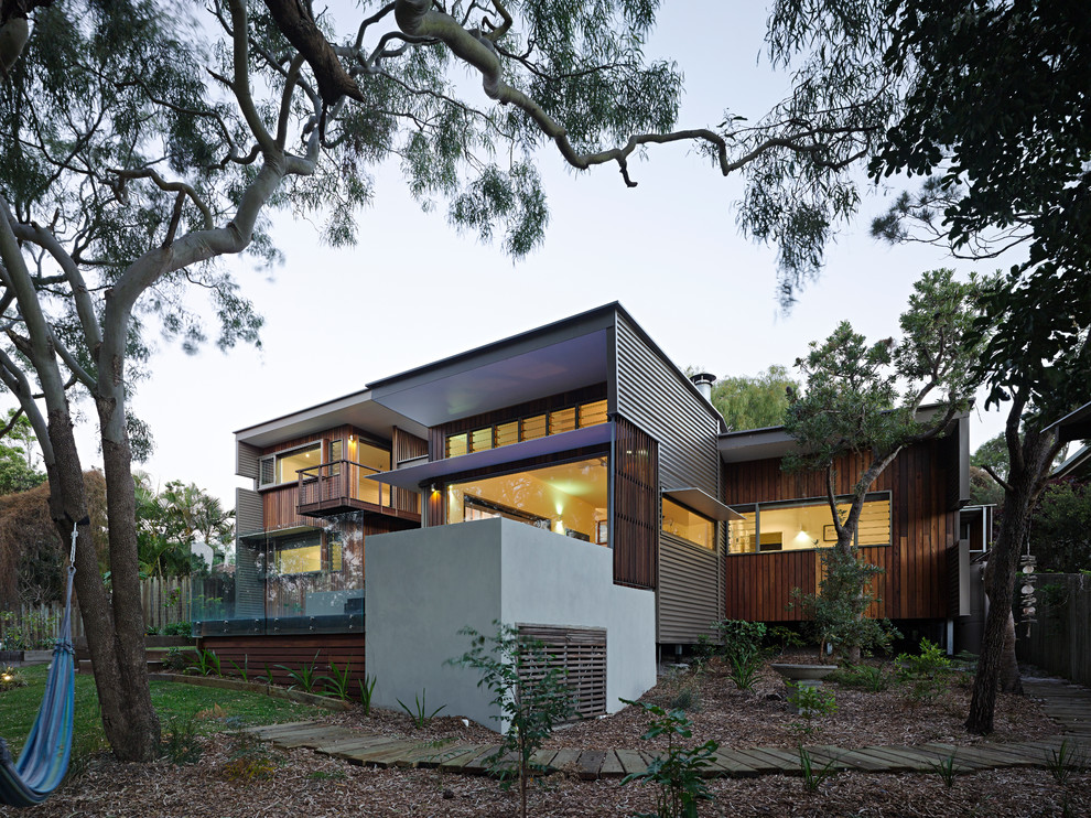 Design ideas for a contemporary exterior in Sunshine Coast.