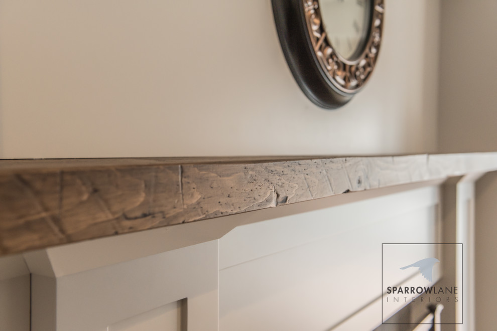 Inspiration for a transitional home design remodel in Toronto
